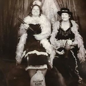 Meet your Posher, Laura